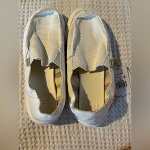 Brand New Sanuk Off-White Casual Slip-Ons